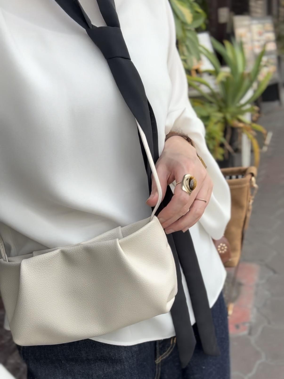 wander around pochette