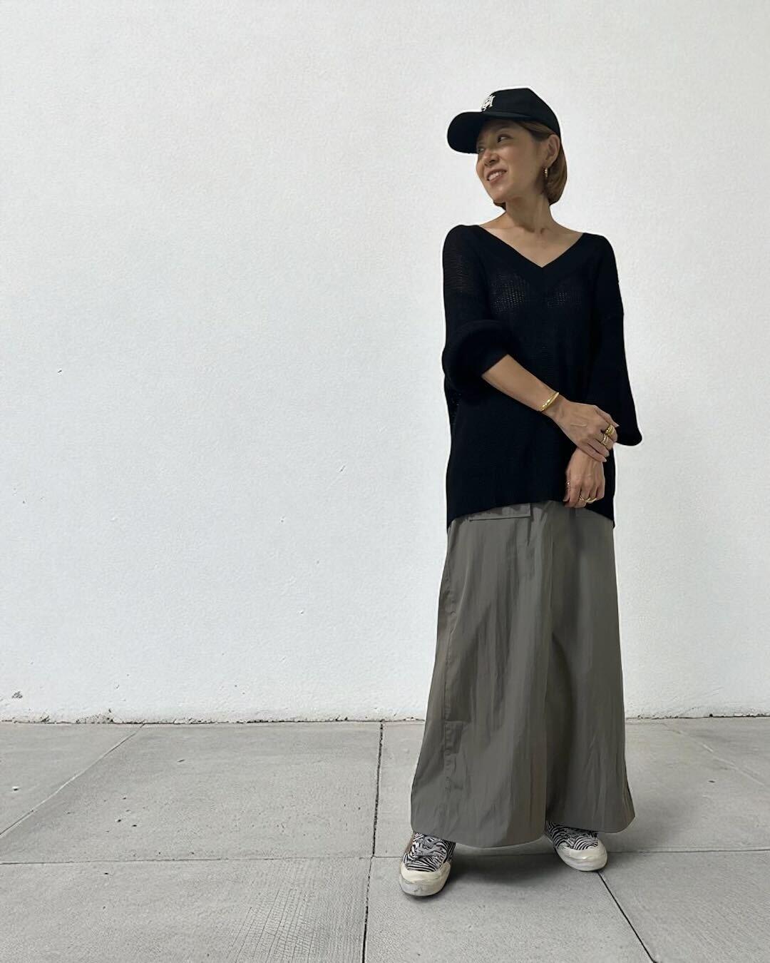 Vネックメッシュオーバーニット