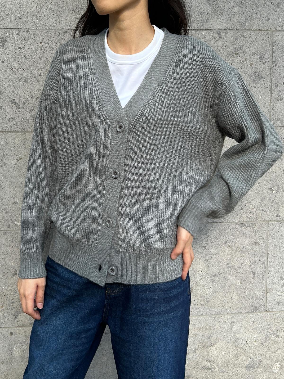 Vネックカーディガン