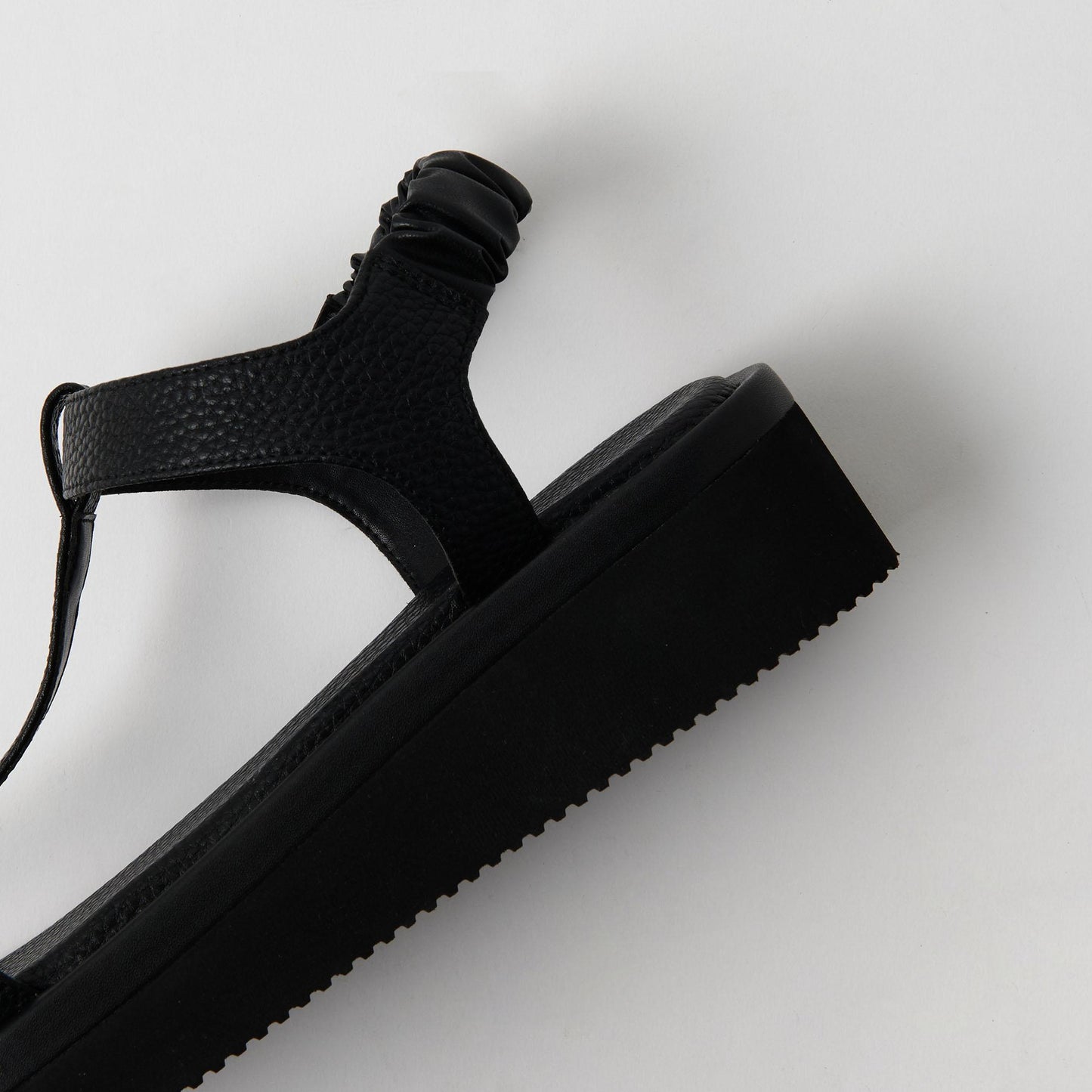 Tストラップ プラットフォーム サンダル