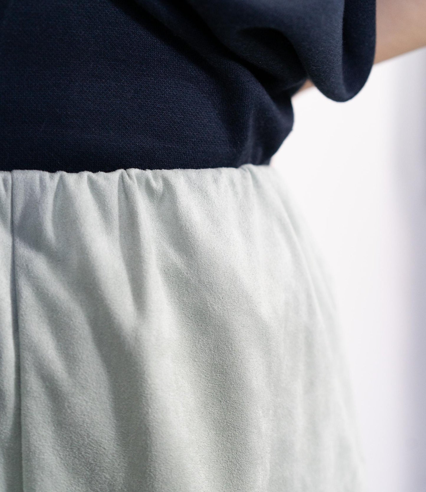 ストレッチスウェードライクIラインスカート