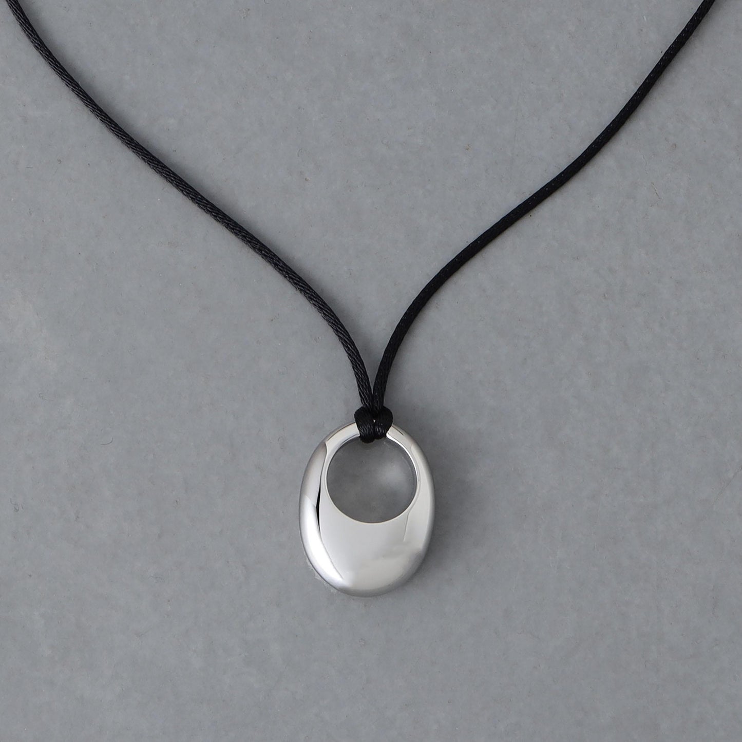 エッグシェイプコードネックレス