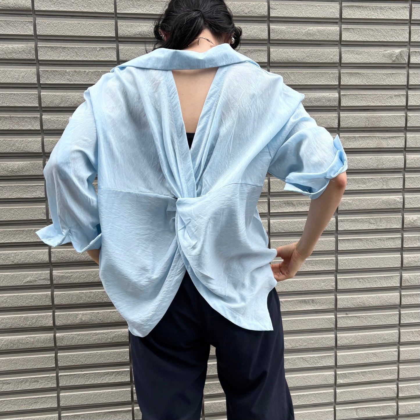 バックツイストシアーオーバーシャツ