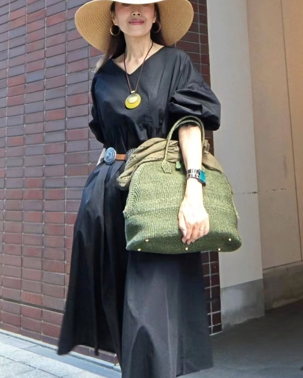 袖シャーリングVネックロングワンピース