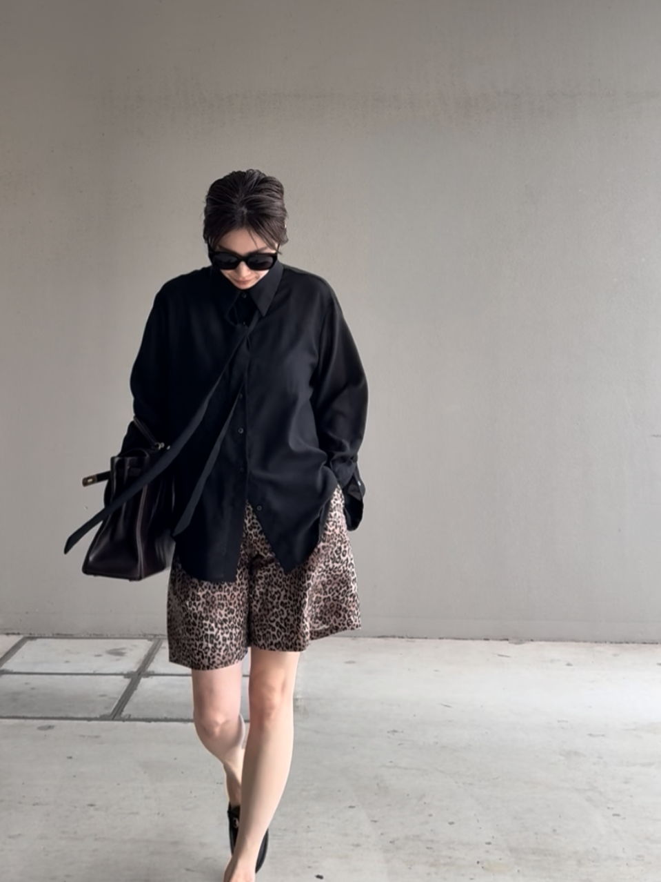 Sheer long cuffs shirt