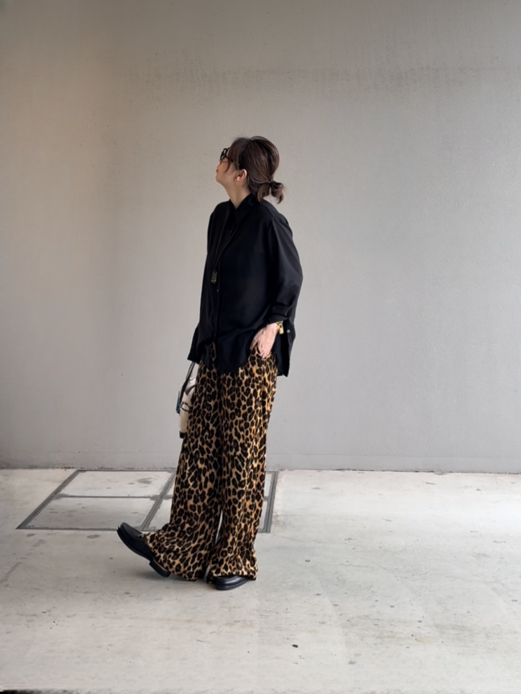 Sheer long cuffs shirt