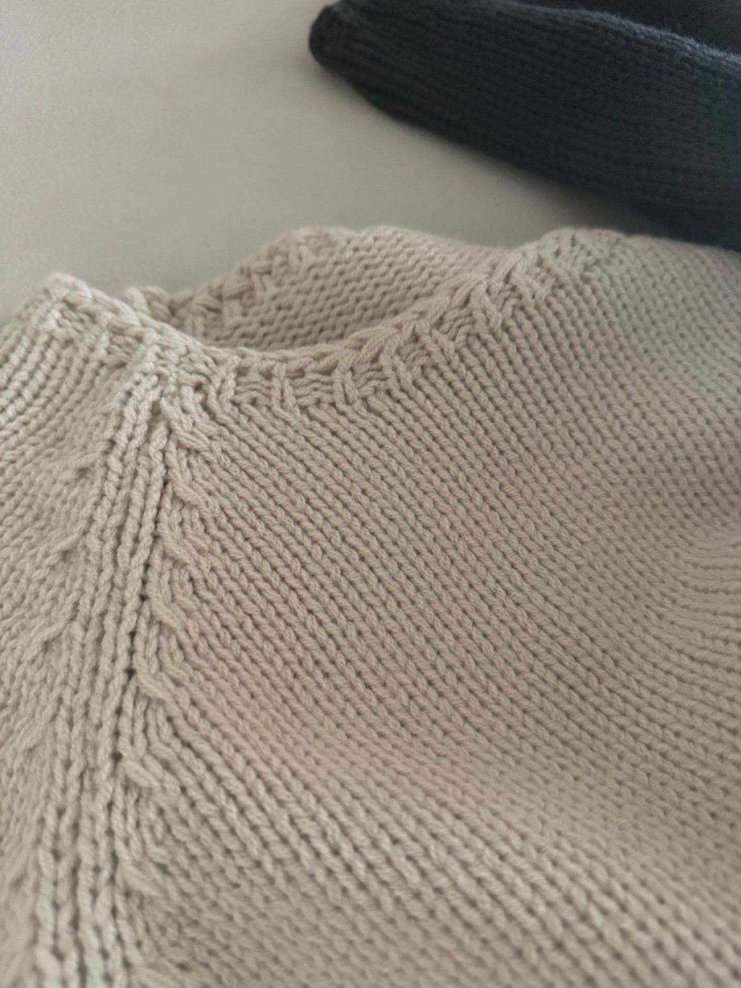 ラウンドネックニット