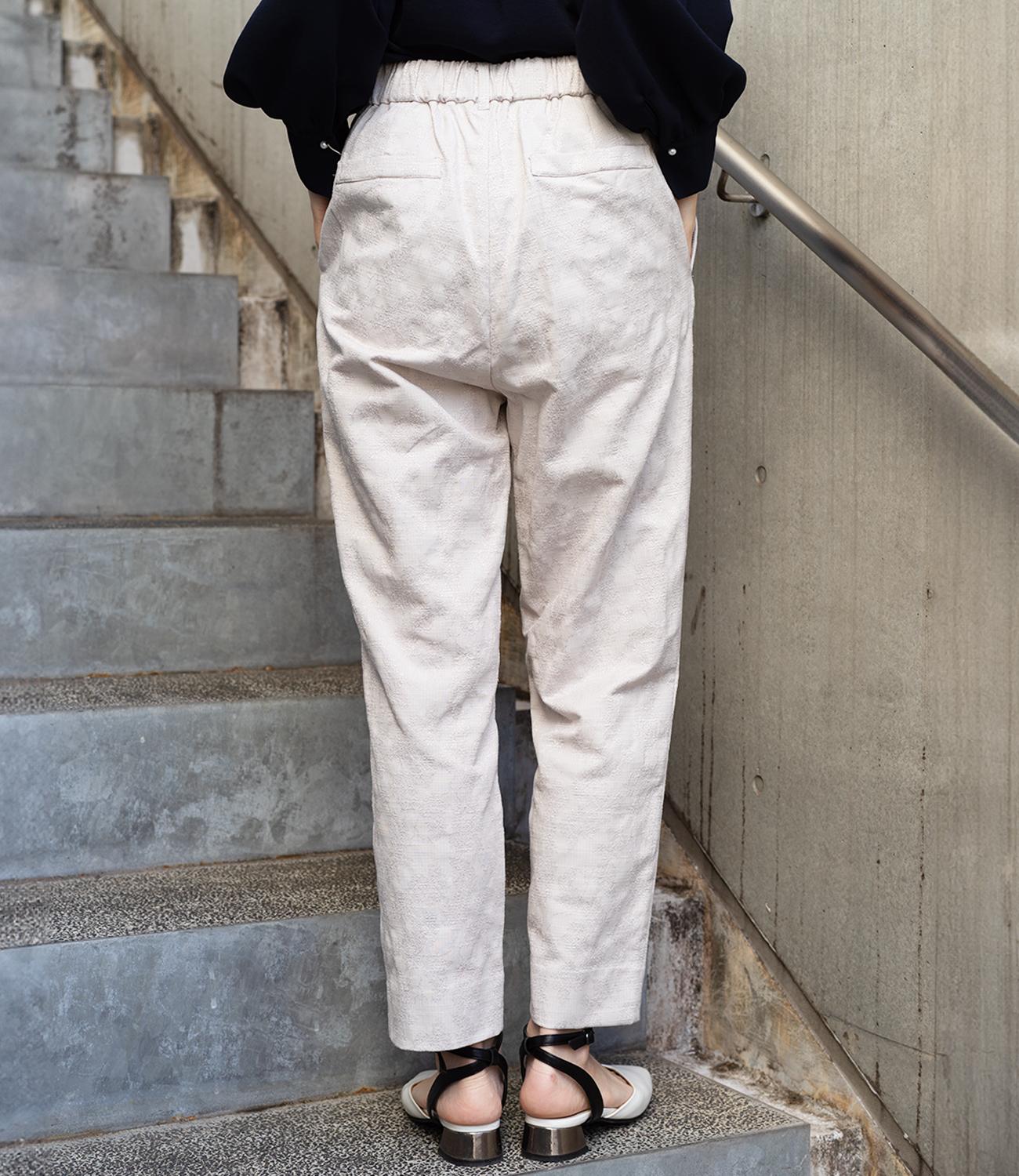 フローラルジャガードテーパードパンツ