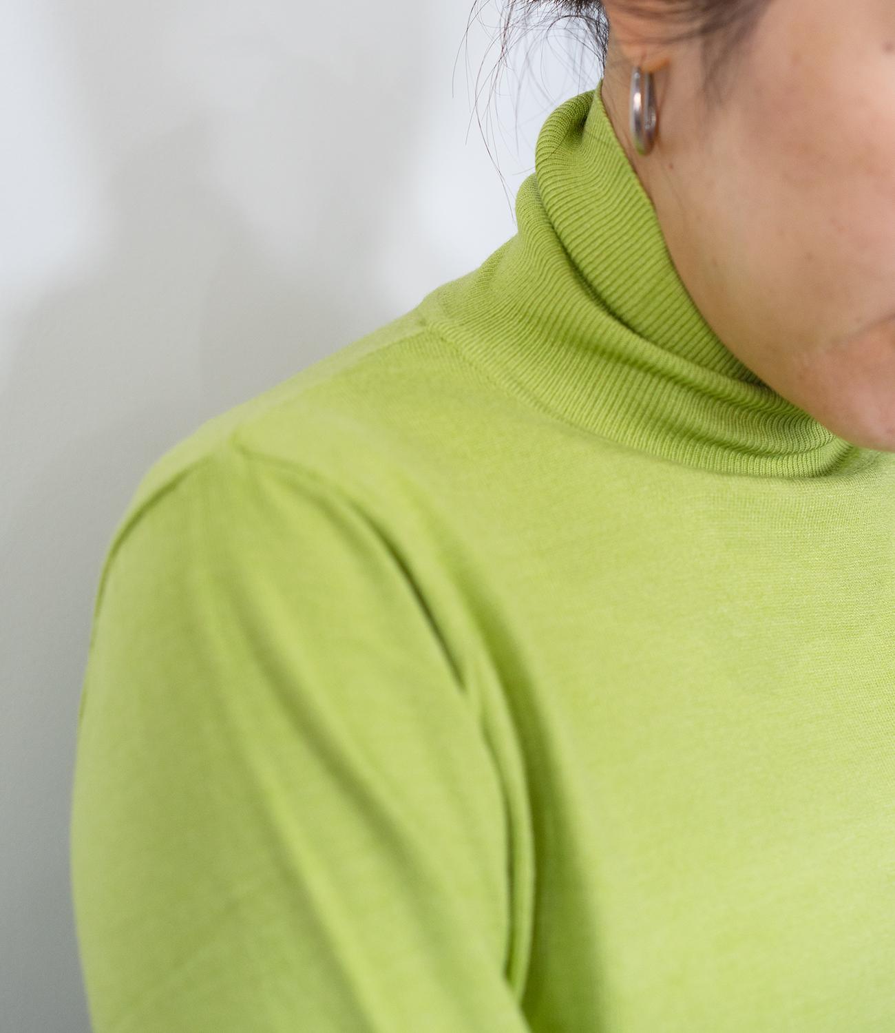 タートルネックソフトニット