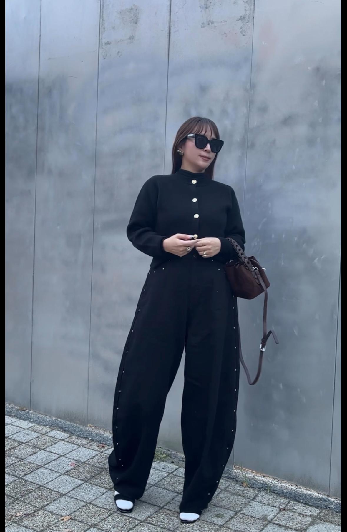 スタッズ付きワイドカーブデニム