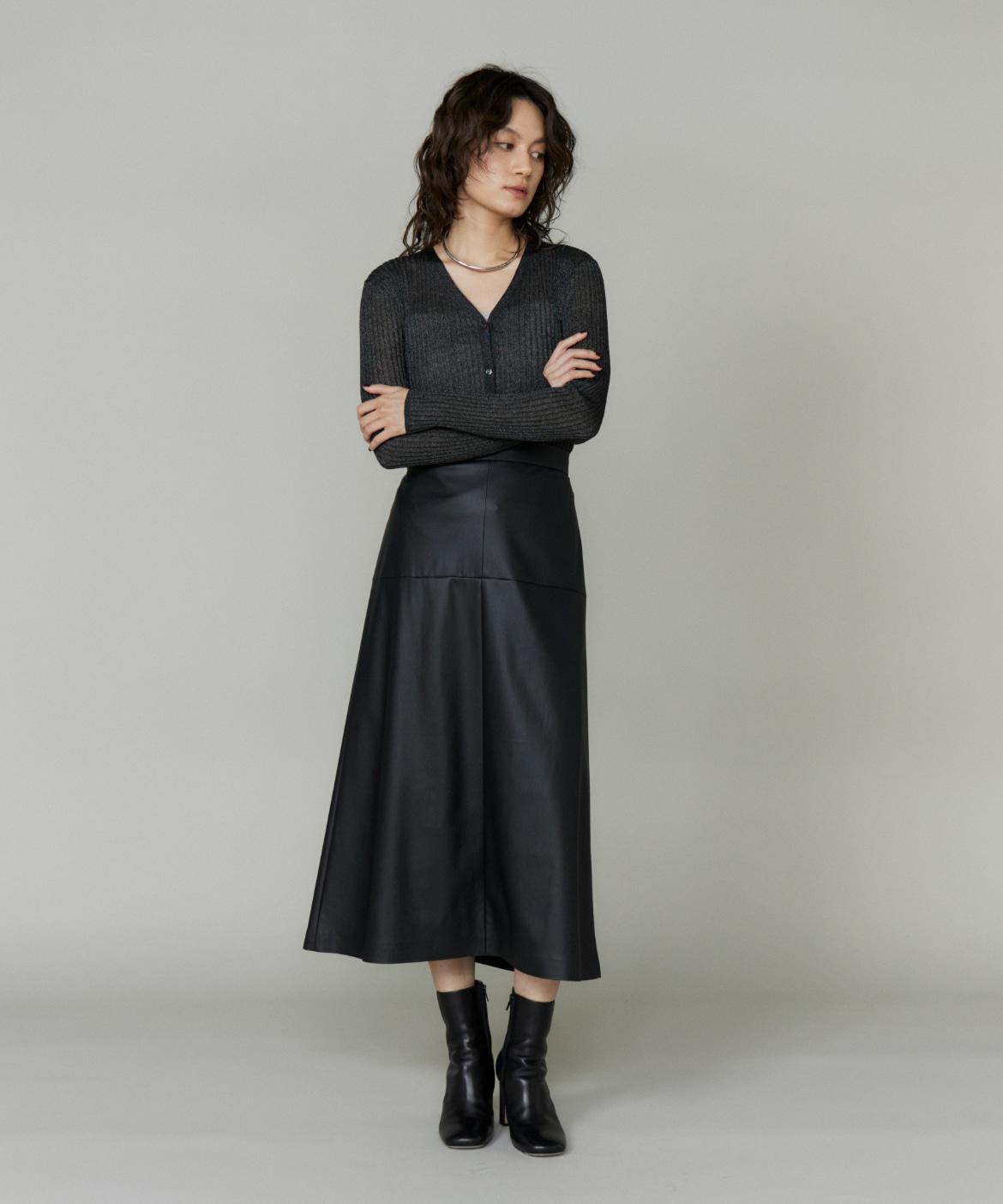フェイクレザートラペーズスカート