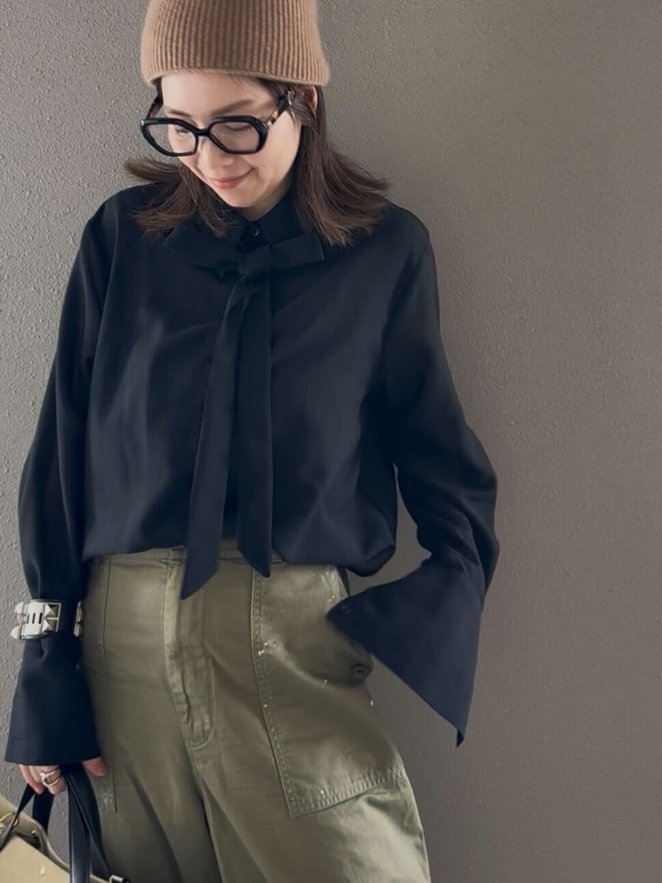 Sheer long cuffs shirt