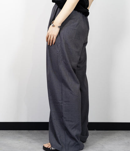 ストレッチタックストレートパンツ