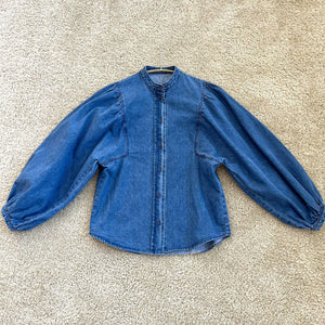 スタンドカラーデニムブラウス