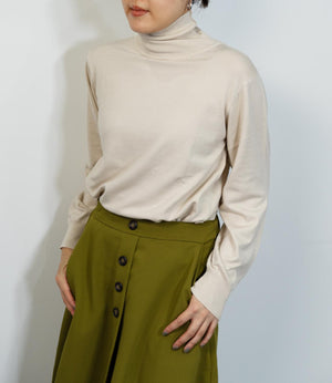 タートルネックソフトニット