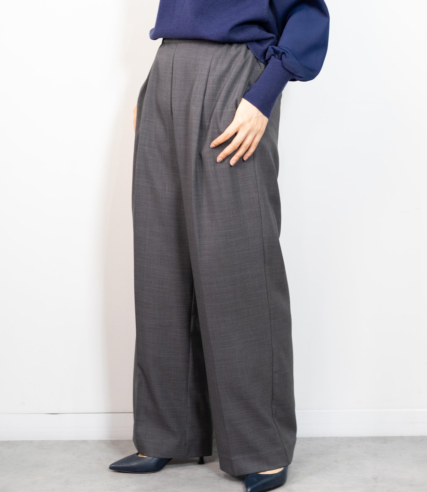 センタープレスストレートパンツ