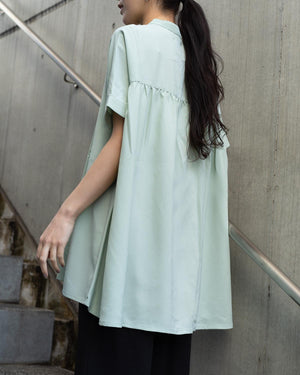 バックティアードバンドカラー半袖ブラウス