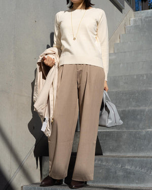 クルーネックストレートニット