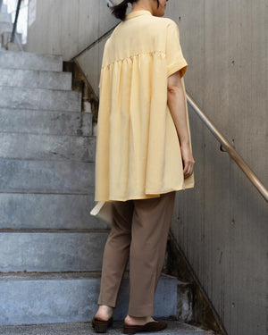 バックティアードバンドカラー半袖ブラウス