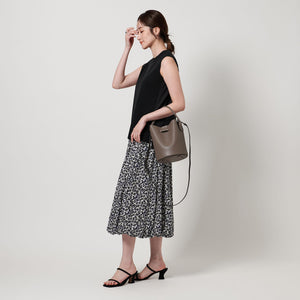 メタルポイント バケットバッグ