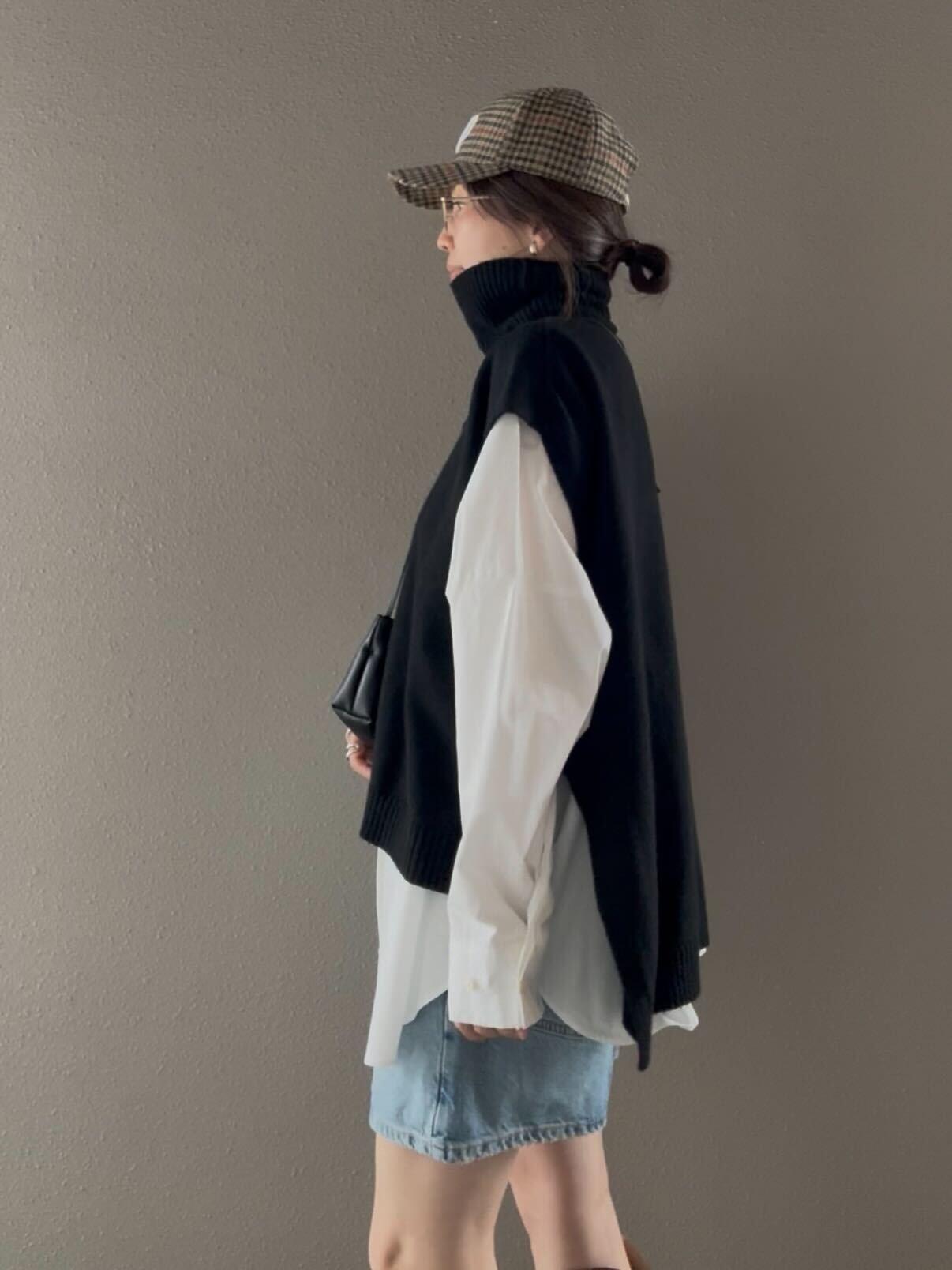 タートルネックスリットベスト