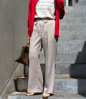 ナチュラルフレアシルエットパンツ