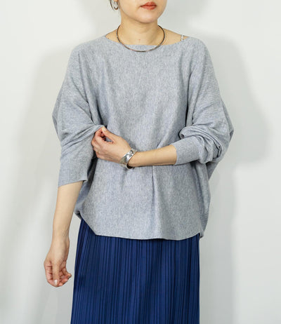 ボートネックニット