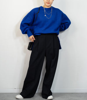 ボクシーオーバークルーネックニット