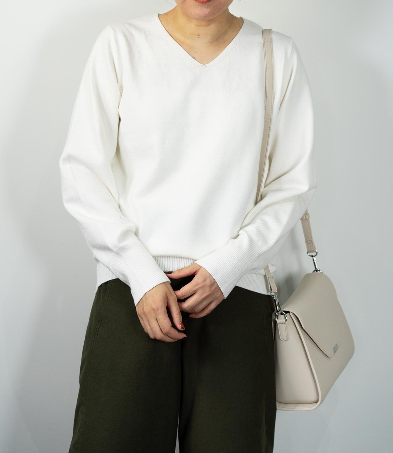 コンパクトVネックニット