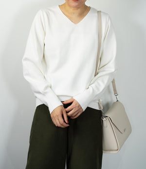 コンパクトVネックニット