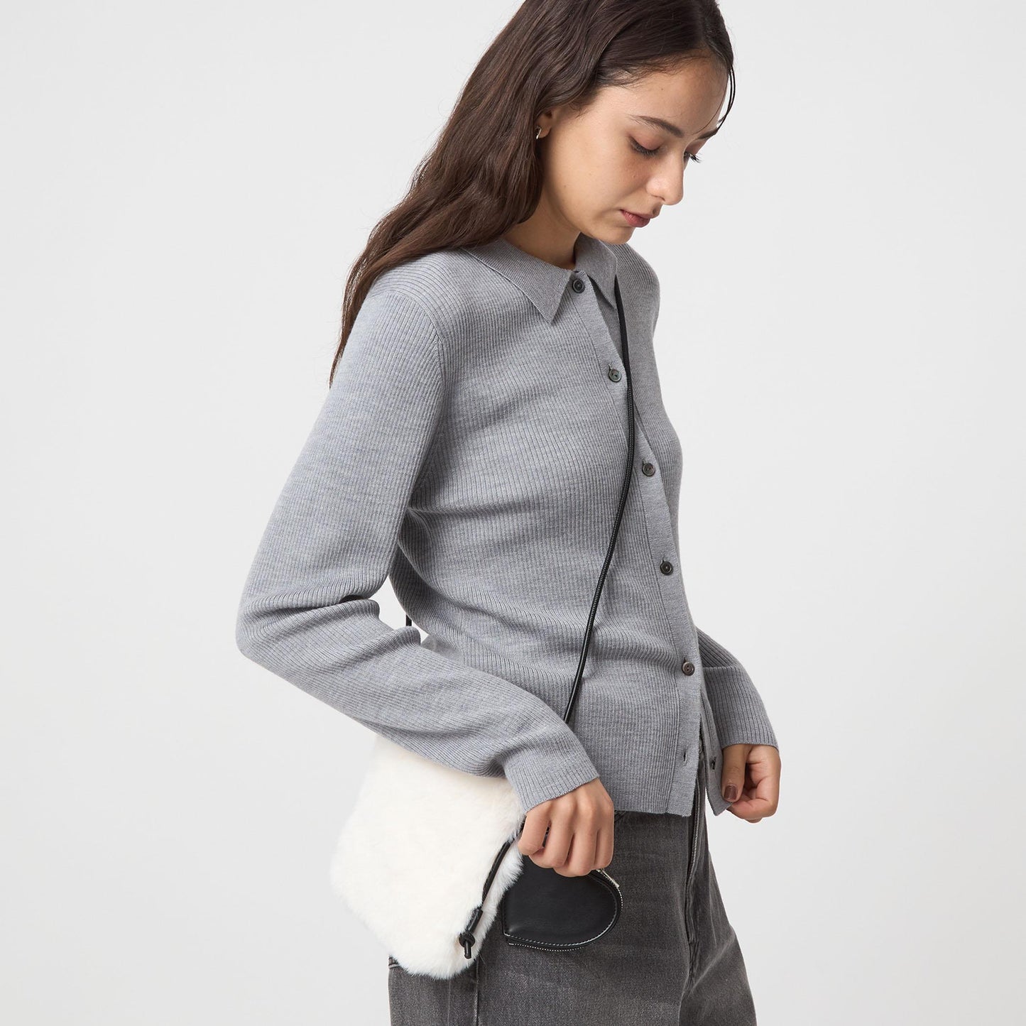 ファーショルダーバッグ ハートチャーム付き