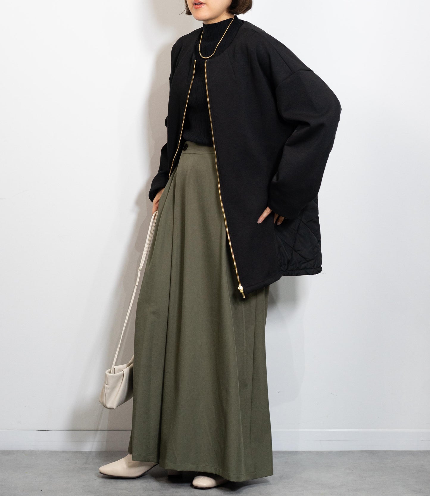 キルティング切替ノーカラーミディコート