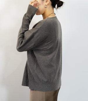 Vネックコンパクトニット