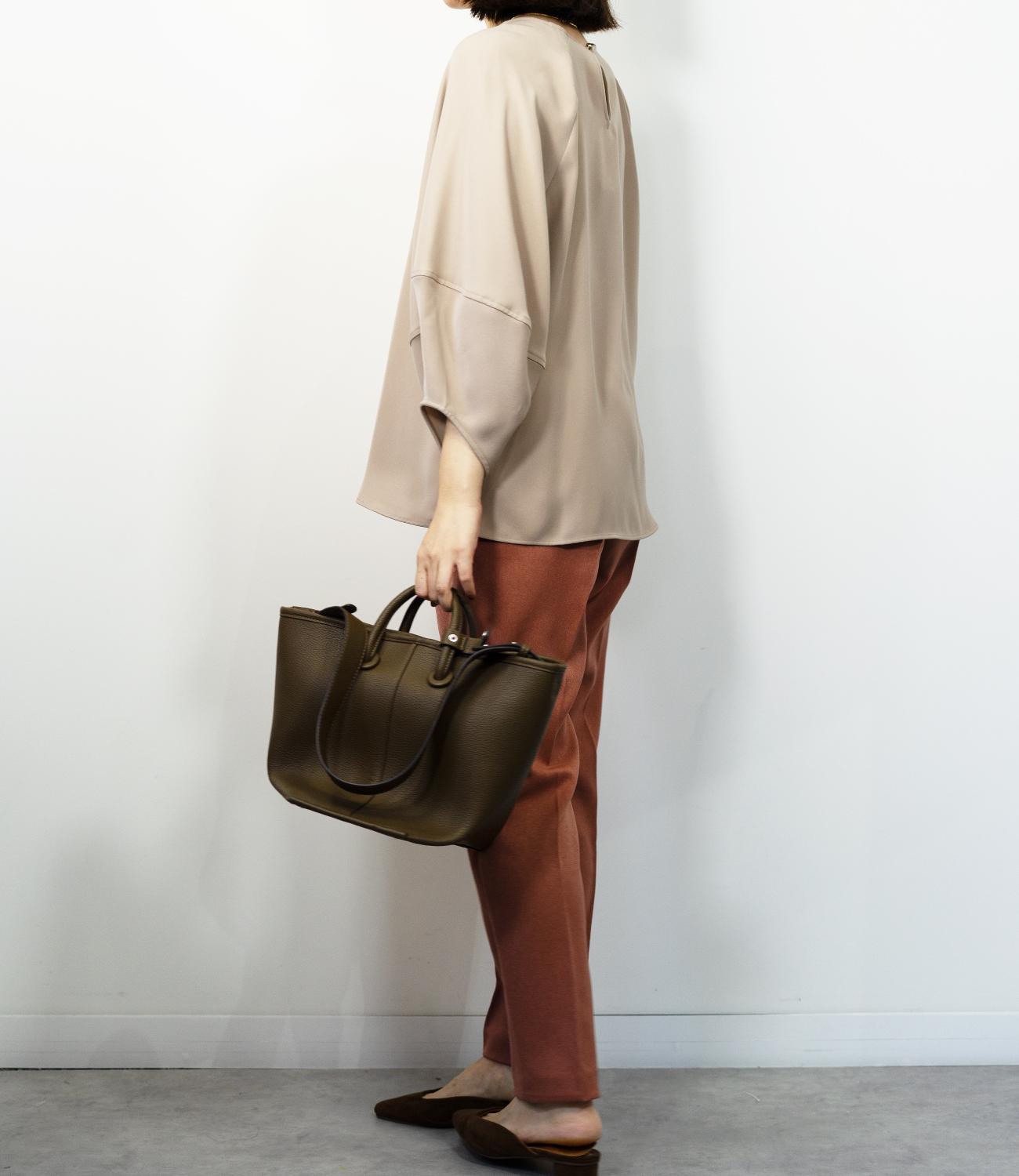 ダブルバックサテンエアリーブラウス