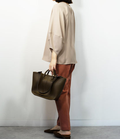 ダブルバックサテンエアリーブラウス