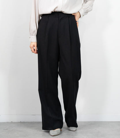 タックストレートパンツ