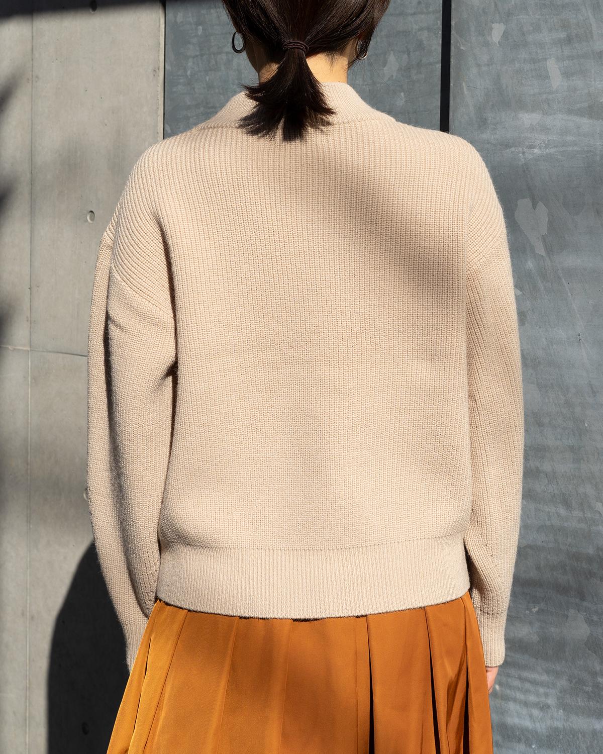 ハイネックボリュームスリーブニット
