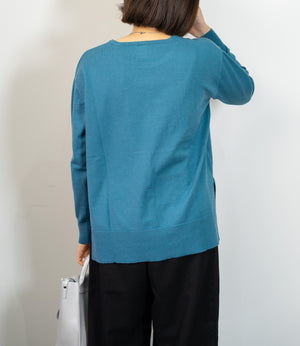 クルーネックサイドスリットニット