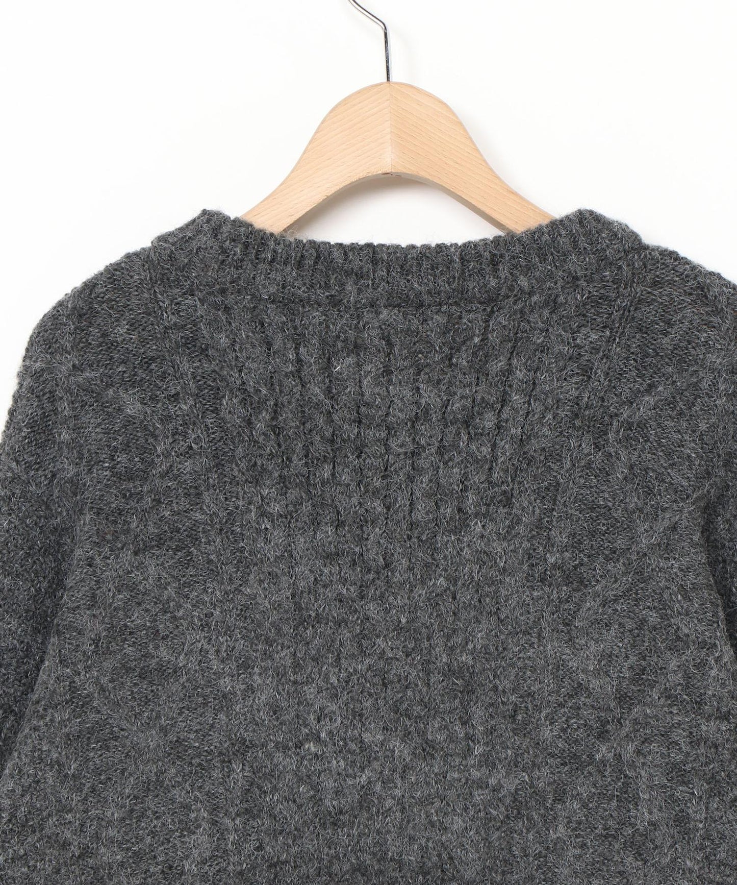 ケーブルニット