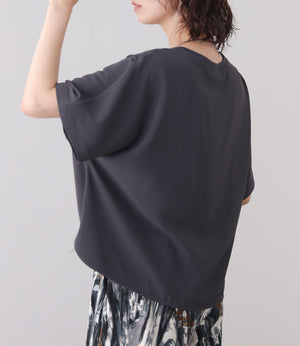 【接触冷感】ダブルクロスキーネックブラウス