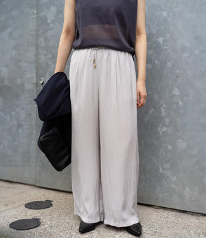 パウダーサテンエアリーイージーパンツ