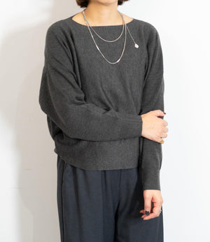 ボートネックラウンドニット