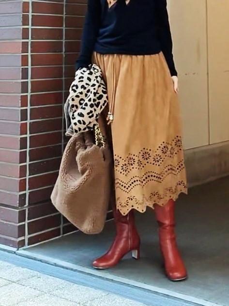 スエードパンチングスカート