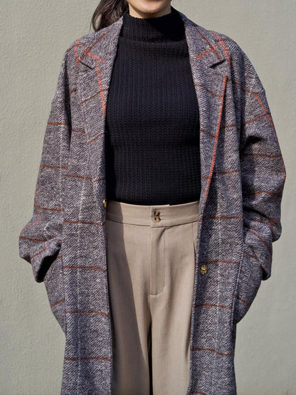 ケーブル柄ボトルネックニット