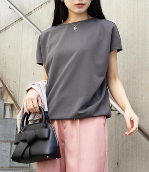 コクーンシルエットボートネックカットソー