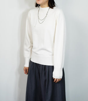 コンパクトハイネックニット