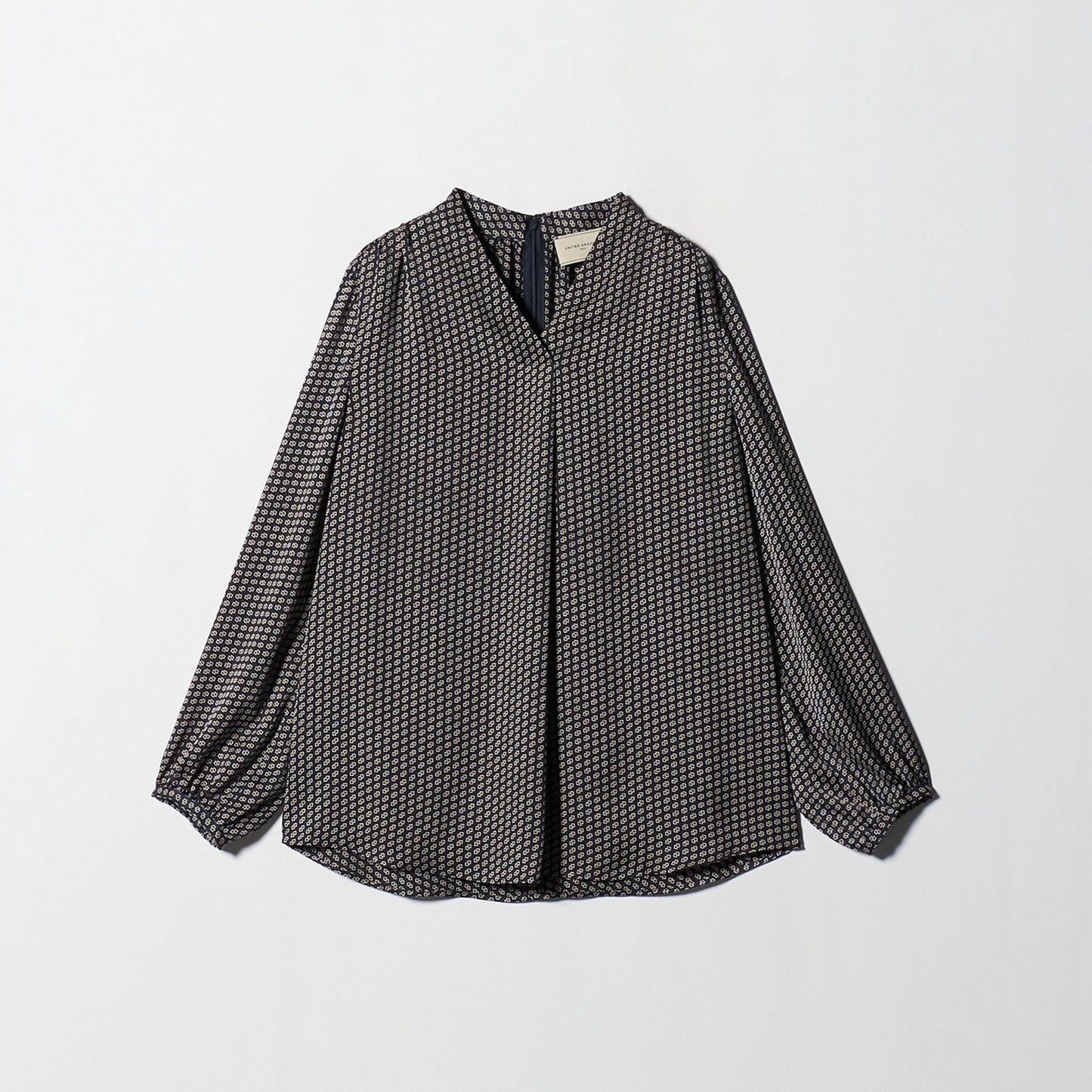 バック サテン Vネック ロングスリーブ ブラウス ‐ウォッシャブル‐