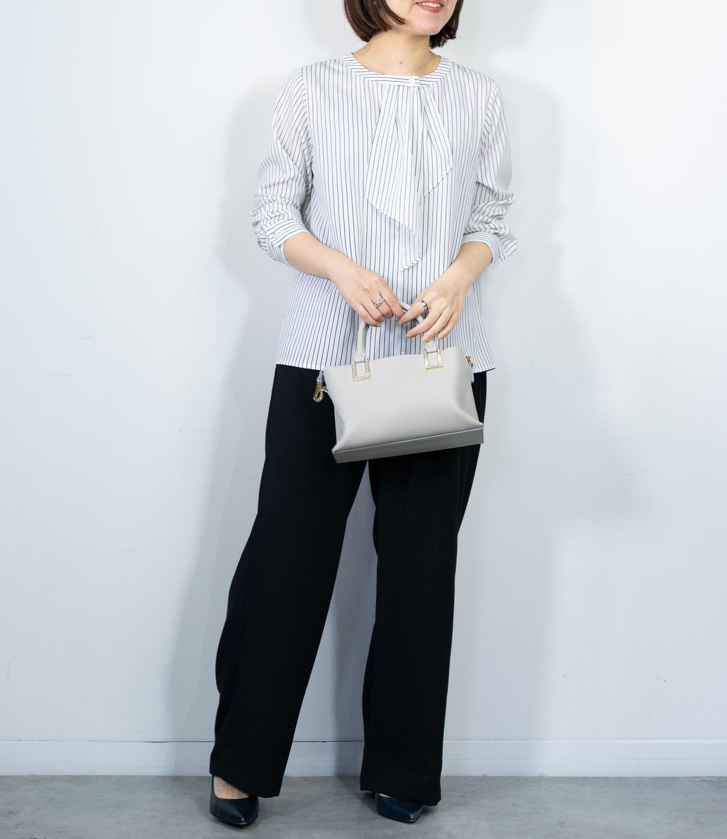 綺麗めストライプフリルタイブラウス