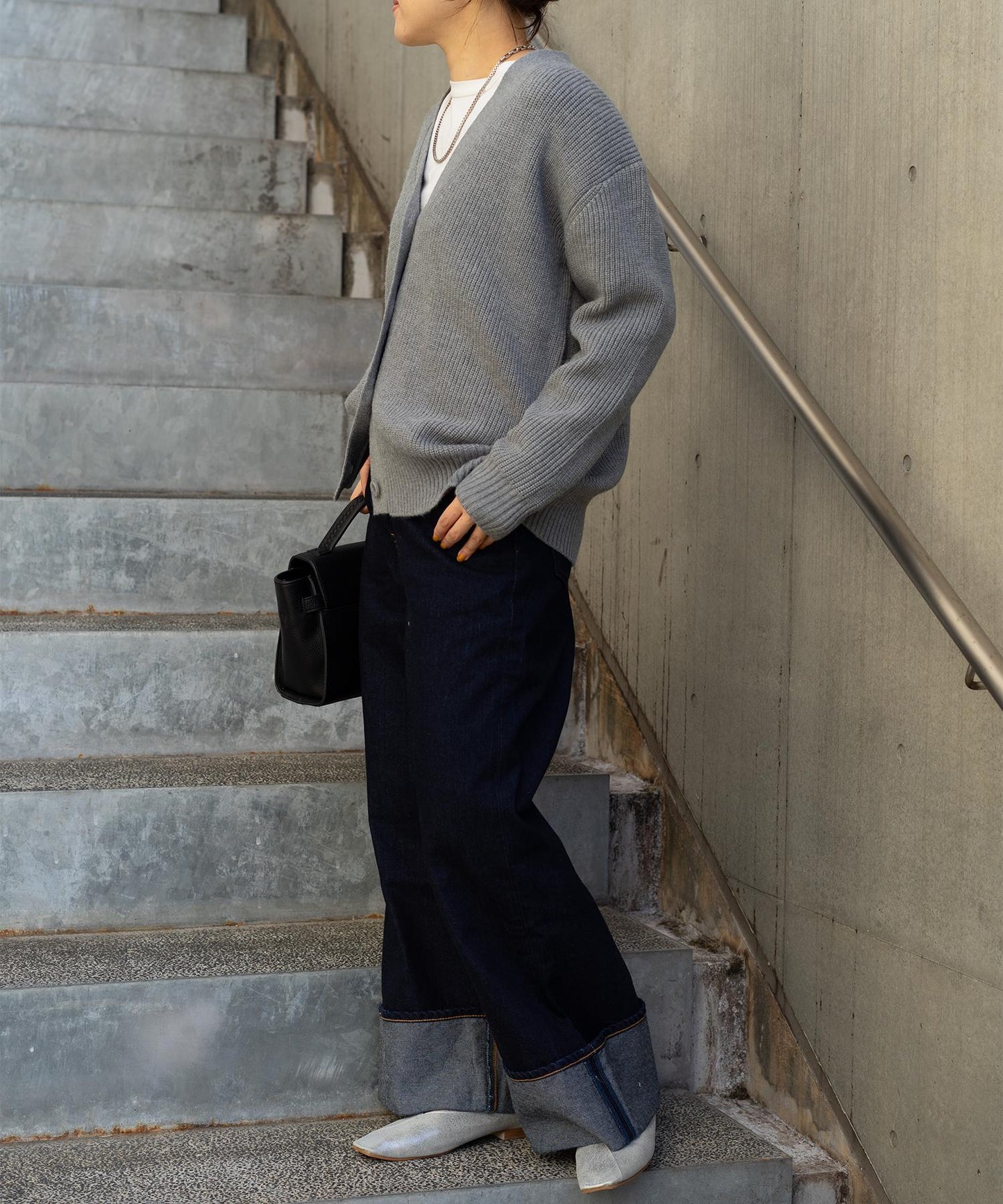 Vネックカーディガン