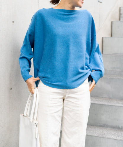 ボートネックニット